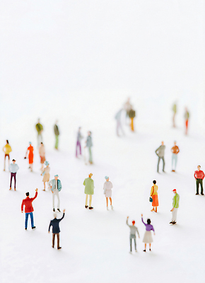 JPG 편집이미지 백그라운드 서기 여러명 걷기 미니어처 피규어 다양 그룹 군중 흰배경 소통 공동체 상호작용 편집실사 AI포토 AI콘텐츠 다수 컨셉 모션 사람 모형 흰색 CG 파일형식