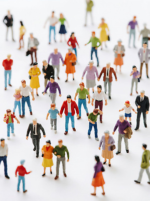 JPG 편집이미지 인형 컬러 모션 대화 사람 여러명 모형 걷기 공간 미니어처 다양 모임 그룹 장면 위치 편집실사 AI포토 AI콘텐츠 다수 말하기 CG 파일형식