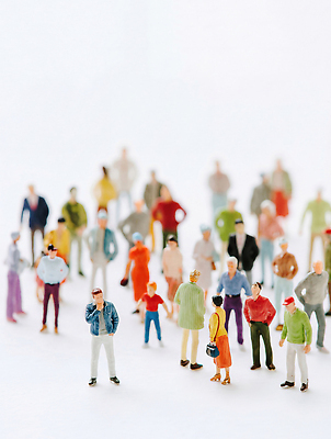 JPG 편집이미지 여자 남자 어린이 스튜디오 여러명 미니어처 피규어 다양 그룹 군중 흰배경 공동체 편집실사 AI포토 AI콘텐츠 다수 백그라운드 사람 모형 흰색 CG 파일형식