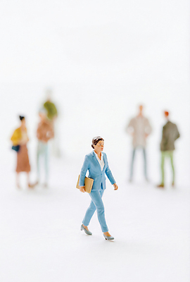 JPG 모델 편집이미지 여자 인형 백그라운드 비즈니스 모션 회의 대화 정장 여러명 걷기 미니어처 직장인 분위기 오브젝트 상호작용 편집실사 AI컴퓨터그래픽 AI콘텐츠 직업 옷 다수 컨셉 말하기 사람 모형 CG 파일형식