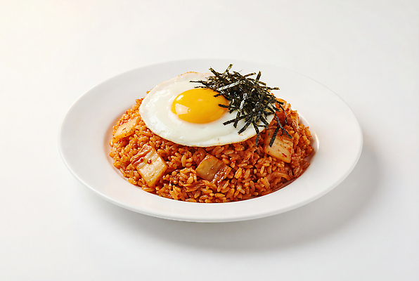 JPG 편집이미지 접시 한식 음식 재료 밥 요리 주방 계란 식사 맛 김 볶음밥 김치볶음밥 편집실사 AI포토 AI콘텐츠 식기 컨셉 알 해조류 CG 파일형식