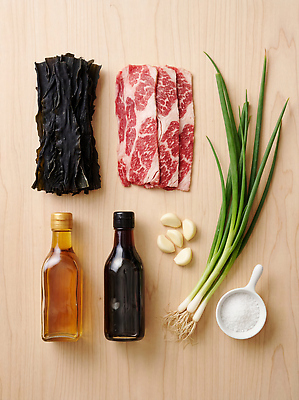 JPG 편집이미지 한식 음식 채소 재료 마늘 육류 요리 식사 간장 레시피 파 건강식 다시마 미역국 편집실사 AI포토 AI콘텐츠 식재료 양념 해조류 CG 국 파일형식