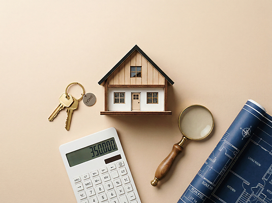 JPG 모델 편집이미지 탁자 열쇠 부동산 주택 거래 설계도 계산기 시세 재산 구매 계획 투자 소유 편집실사 AI컴퓨터그래픽 AI콘텐츠 가구 컨셉 비즈니스 문구용품 건설업 건물 금융 쇼핑 장비 CG 파일형식