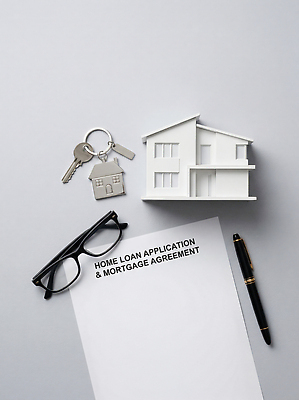 JPG 편집이미지 열쇠 부동산 주택 금융 경제 사무실 거래 재산 문서 투자 계약서 대출 거주 편집실사 AI컴퓨터그래픽 AI콘텐츠 비즈니스 건물 CG 파일형식