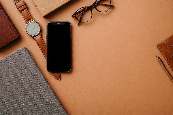 JPG 편집이미지 안경 시계 직장 생활 스마트폰 사무실 펜 공책 공간 도구 작업 준비 정리 아이템 편집실사 AI포토 AI콘텐츠 잡화 회사 비즈니스 문구용품 핸드폰 스마트기기 필기구 CG 파일형식