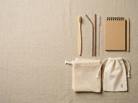 JPG 편집이미지 생활용품 탁자 생활 연필 환경 공책 재활용 칫솔 일회용 플라스틱 오브젝트 친환경 친환경제품 ESG 편집실사 AI포토 AI콘텐츠 가구 재질 문구용품 학용품 위생용품 필기구 CG 경영 파일형식