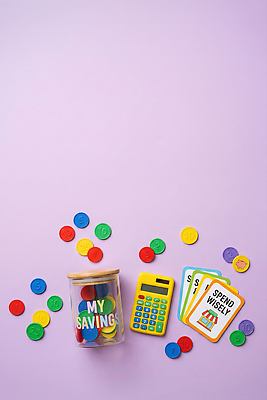 JPG 편집이미지 교육 컬러 돈 관리 경제 학습 동전 저축 저금통 계산기 소비 저장 방법 편집실사 AI포토 AI콘텐츠 문구용품 금융 장비 재산 CG 파일형식