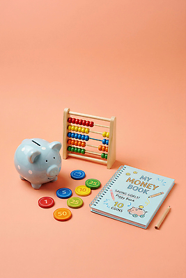 JPG 편집이미지 교육 금융 학습 숫자 동전 저축 돼지저금통 저금통 자산관리 목표설정 재정 편집실사 AI포토 AI콘텐츠 문자 돈 경제 CG 파일형식