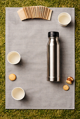 JPG 편집이미지 음료 탁자 디저트 잔디 야외 컵 소풍 파티 과자 회색 물병 나눔 순간 편집실사 AI포토 AI콘텐츠 식물 식기 음식 컬러 가구 이벤트 야외활동 물통 CG 파일형식