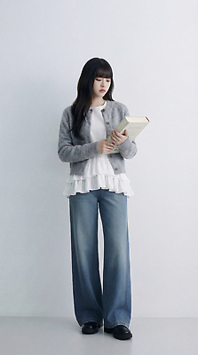 JPG 편집이미지 옷 여자 패션 책 청바지 표현 읽기 심플 신경 의료성형뷰티 스타일 편집실사 AI인물포토 AI콘텐츠 바지 모션 사람 CG 파일형식 AI포토