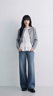 JPG 편집이미지 옷 여자 패션 포즈 티셔츠 바지 모션 회색 흰색 분위기 카디건 심플 의료성형뷰티 스타일 편집실사 AI인물포토 AI콘텐츠 컬러 컨셉 셔츠 하의 사람 외투 CG 파일형식 AI포토