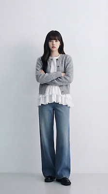 JPG 모델 편집이미지 옷 여자 패션 백그라운드 조명 반팔티셔츠 청바지 카디건 블라우스 주말 의료성형뷰티 스타일 편집실사 AI인물포토 AI콘텐츠 상의 티셔츠 바지 사람 외투 CG 파일형식 AI포토