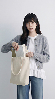 JPG 편집이미지 손 패션 벽 백그라운드 가방 모션 사람 청년 일상 책 쇼핑 카디건 블라우스 소지품 의료성형뷰티 스타일 편집실사 AI인물포토 AI콘텐츠 잡화 상의 성인 라이프 신체부위 외투 CG 오브젝트 파일형식 AI포토