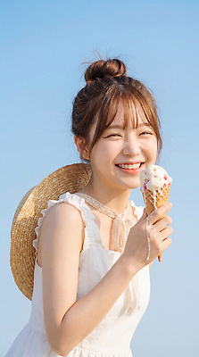 JPG 편집이미지 드레스 여자 감정 하늘 아이스크림 디저트 웃음 여름 햇빛 즐거움 외출 나시원피스 오후 의료성형뷰티 편집실사 AI인물포토 AI콘텐츠 옷 계절 원피스 음식 표정 사람 태양 CG 파일형식 AI포토