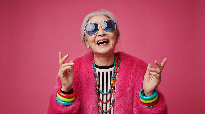 JPG 편집이미지 라이프스타일 손 여자 패션 노년 분홍색 중년 백그라운드 장신구 웃음 머리 즐거움 의료성형뷰티 스타일 편집실사 AI인물포토 AI콘텐츠 감정 컬러 표정 사람 성인 생활 신체부위 CG 파일형식 AI포토