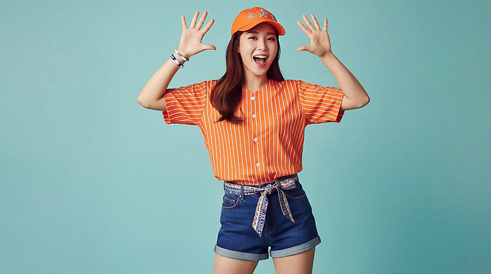 JPG 편집이미지 옷 여자 패션 포즈 백그라운드 티셔츠 모션 웃음 캐주얼 청춘 기쁨 청바지 아르바이트 의료성형뷰티 스타일 편집실사 AI인물포토 AI콘텐츠 감정 컨셉 셔츠 바지 표정 사람 CG 파일형식 AI포토