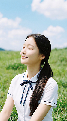 JPG 편집이미지 학생 여자 감정 청소년 자연 하늘 웃음 초원 여름 햇빛 귀여움 순간 한가함 의료성형뷰티 편집실사 AI인물포토 AI콘텐츠 계절 컨셉 표정 사람 태양 CG 생태계 파일형식 AI포토