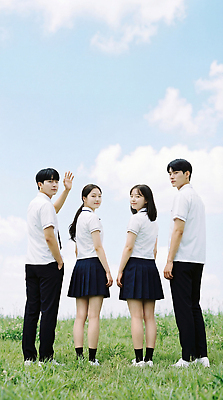 JPG 편집이미지 학생 교복 학교 청소년 자연 대화 잔디 초원 상반신 뒷모습 친구 모임 그룹 의료성형뷰티 편집실사 AI인물포토 AI콘텐츠 식물 옷 교육 뷰포인트 관계 말하기 사람 CG 생태계 파일형식 AI포토