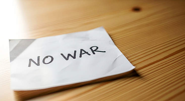 JPG 나무 편집이미지 문자 종이 탁자 운동 평화 환경 메시지 전쟁 반대 소통 편집실사 AI포토 AI콘텐츠 식물 가구 컨셉 건강 CG 파일형식