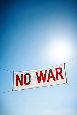 JPG 편집이미지 캠페인 모션 하늘 평화 외침 공간 깃발 표어 메시지 사건 전쟁 반대 시위 편집실사 AI포토 AI콘텐츠 컨셉 소리 CG 파일형식