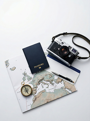 JPG 편집이미지 유럽 여행 지도 탁자 펜 카메라 탐험 계획 나침반 여권 준비물 편집실사 AI포토 AI콘텐츠 나라 가구 컨셉 전자제품 필기구 CG 파일형식