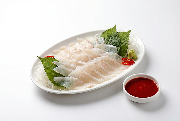 JPG 편집이미지 접시 한식 음식 식탁 어류 일본 식사 회 저녁 고추냉이 해산물 안주 깻잎 광어 초고추장 광어회 편집실사 AI포토 AI콘텐츠 식기 아시아 채소 탁자 수중동물 생선회 양념 야간 CG 파일형식