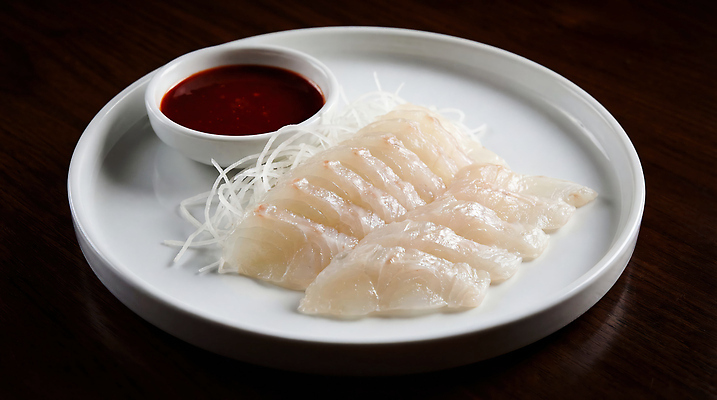 JPG 편집이미지 접시 음식 양파 어류 요리 식당 식사 저녁식사 회 신선 해산물 안주 점심 광어 광어회 편집실사 AI포토 AI콘텐츠 식기 채소 상점 수중동물 생선회 CG 파일형식