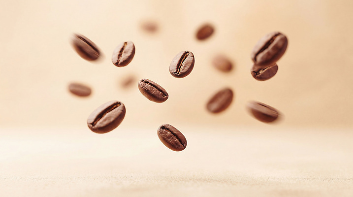 JPG 편집이미지 커피 음료 컬러 백그라운드 공중 갈색 원두 맛 크기 질감 향 로스팅 분포 추출 카페인 편집실사 AI컴퓨터그래픽 AI콘텐츠 컨셉 CG 파일형식