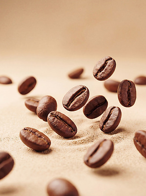 JPG 편집이미지 커피 음료 바닥 종류 공중 갈색 카페 원두 맛 향기 편집실사 AI컴퓨터그래픽 AI콘텐츠 컬러 컨셉 상점 CG 냄새 파일형식