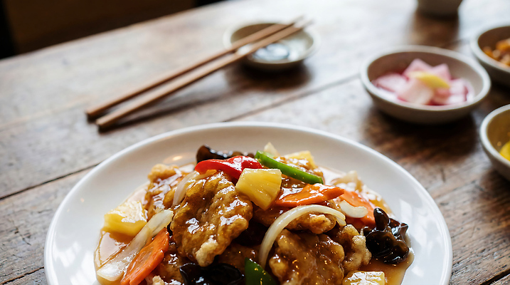 JPG 나무 편집이미지 접시 음식 채소 탁자 요리 중식 식사 도구 파인애플 탕수육 편집실사 AI포토 AI콘텐츠 식물 식기 가구 과일 CG 열대과일 파일형식