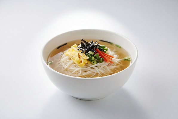 JPG 편집이미지 그릇 한식 음식 식재료 요리 계란 식사 당근 김 국수 국 대파 잔치국수 편집실사 AI포토 AI콘텐츠 식기 뿌리채소 알 면류 해조류 CG 파 파일형식