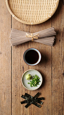 JPG 편집이미지 음식 재료 요리 면류 김 메밀국수 고추냉이 준비 간장 파 나무탁자 일본음식 편집실사 AI포토 AI콘텐츠 채소 탁자 양념 해조류 CG 파일형식