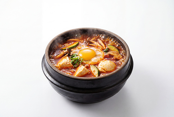 JPG 편집이미지 그릇 한식 채소 요리 계란 식사 버섯 뜨거움 레시피 국물 순두부찌개 편집실사 AI포토 AI콘텐츠 식기 음식 알 찌개 CG 파일형식