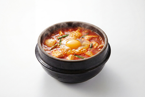 JPG 편집이미지 한식 한국 요리 계란 식사 전통음식 찌개 밥상 국물 순두부찌개 편집실사 AI포토 AI콘텐츠 전통 아시아 음식 탁자 알 CG 파일형식