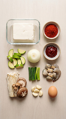 JPG 편집이미지 채소 식재료 재료 양파 새우 마늘 요리 계란 버섯 양념 고추장 해산물 두부 청경채 대파 고춧가루 순두부찌개 편집실사 AI포토 AI콘텐츠 갑각류 알 찌개 가루 CG 파 파일형식