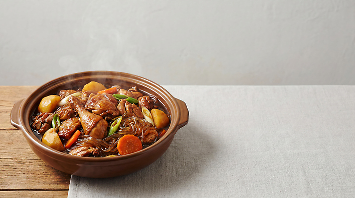 JPG 편집이미지 한식 채소 양파 감자 요리 식사 닭고기 당근 찜닭 편집실사 AI포토 AI콘텐츠 음식 뿌리채소 육류 CG 닭고기요리 파일형식