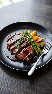 JPG 편집이미지 접시 음식 채소 감자 육류 스테이크 요리 식사 아스파라거스 편집실사 AI포토 AI콘텐츠 식기 식재료 서양음식 CG 파일형식