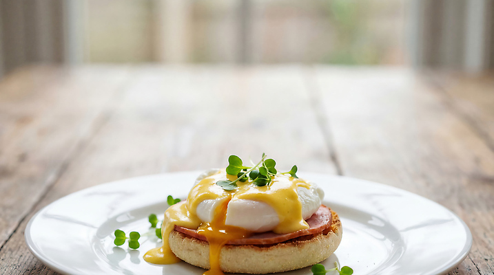 JPG 편집이미지 음식 탁자 요리 아침식사 수란 에그베네딕트 편집실사 AI포토 AI콘텐츠 가구 샌드위치 식사 CG 파일형식