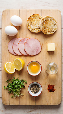 JPG 편집이미지 음식 요리 계란 레몬 허브 햄 소금 후추 노른자 에그베네딕트 편집실사 AI포토 AI콘텐츠 식물 과일 샌드위치 육류 알 향신료 CG 파일형식