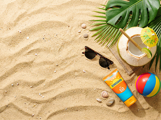 JPG 편집이미지 음료 여행 휴가 여름 모래사장 선글라스 선크림 코코넛 편집실사 AI포토 AI콘텐츠 계절 안경 바다 과일 화장품 CG 파일형식