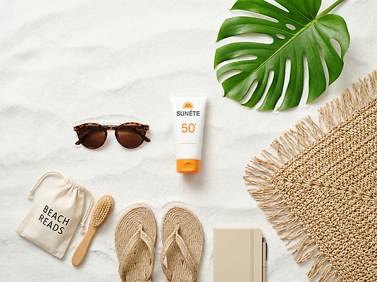 JPG 편집이미지 휴식 책 여름 모래사장 선글라스 샌들 선크림 비치백 준비물 편집실사 AI포토 AI콘텐츠 계절 안경 바다 신발 컨셉 화장품 CG 파일형식 가방_잡화