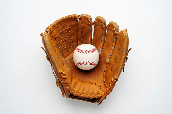 JPG 편집이미지 손 스포츠 공 협력 취미 야외 운동 경쟁 야구 게임 글러브 도구 야구글러브 가죽 야구공 준비 편집실사 AI포토 AI콘텐츠 스포츠용품 장갑 컨셉 놀이 건강 신체부위 구기 야구용품 CG 파일형식