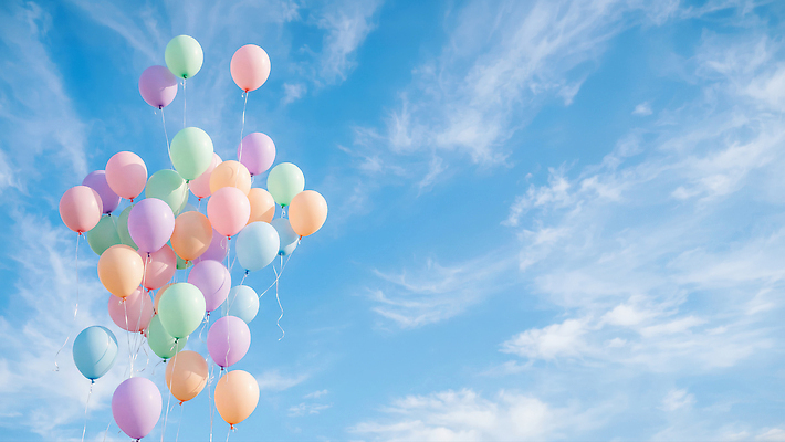 JPG 구름 편집이미지 감정 자연 하늘 날씨 밝음 파란색 오브젝트 기회 오르기 풍선 파스텔 편집실사 AI컴퓨터그래픽 AI콘텐츠 자연요소 컬러 모션 학용품 CG 생태계 파일형식