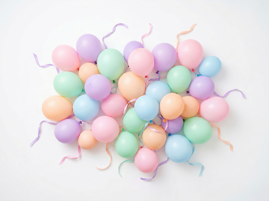 JPG 편집이미지 기념일 리본 장식 파티 모임 생일 분위기 풍선 파스텔 물질 테마 편집실사 AI컴퓨터그래픽 AI콘텐츠 컨셉 학용품 이벤트 CG 파일형식