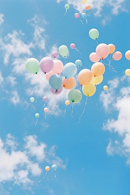 JPG 구름 편집이미지 분홍색 하늘 날씨 공중 초록색 파란색 노란색 자유 풍선 파스텔 편집실사 AI컴퓨터그래픽 AI콘텐츠 자연요소 컬러 컨셉 학용품 CG 파일형식