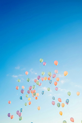 JPG 구름 편집이미지 하늘 날씨 이벤트 파란색 다양 자유 높이 풍선 파스텔 편집실사 AI컴퓨터그래픽 AI콘텐츠 자연요소 컬러 다수 컨셉 학용품 CG 파일형식