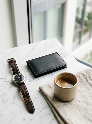 JPG 편집이미지 커피 음료 시계 창문 탁자 카드지갑 편집실사 AI포토 AI콘텐츠 가구 지갑 CG 파일형식