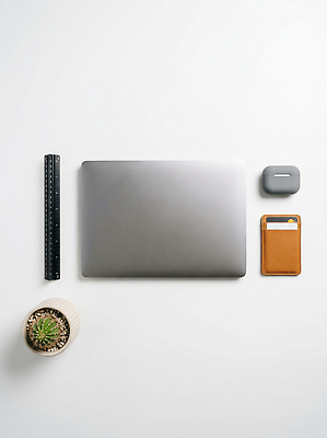 JPG 식물 편집이미지 이어폰 자 노트북 전자제품 사무실 사무용품 배열 흰배경 정리 카드지갑 편집실사 AI포토 AI콘텐츠 음향기기 백그라운드 비즈니스 문구용품 흰색 지갑 CG 파일형식