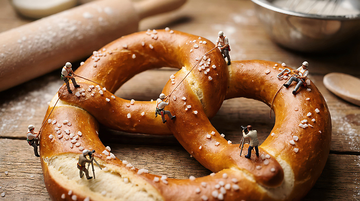 JPG 편집이미지 음식 빵 미니어처 탐험 도구 작업 오브젝트 창의력 브레첼 편집실사 AI컴퓨터그래픽 AI콘텐츠 디저트 모형 CG 파일형식