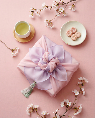 JPG 편집이미지 전통 포장 한국 선물포장 선물 봄 벚꽃 보자기 다과 선물세트 편집실사 AI포토 AI콘텐츠 계절 꽃 아시아 디저트 CG 파일형식 천_직물